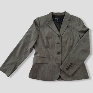 NWOT Banana Republic Suit. Jacket & Skirt. 8Petite